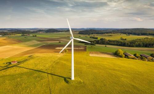 Na jakiej zasadzie działa energia wiatrowa i gdzie znajduje zastosowanie?