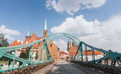 Odkryj unikalne wzory breloków inspirowane wrocławskimi zabytkami