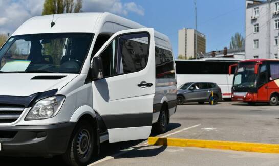 Wynajem busów dla firm: transport na konferencje, szkolenia i wydarzenia korporacyjne