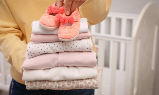 Dlaczego odpowiednie ubranie jest kluczowe dla komfortu noworodka?