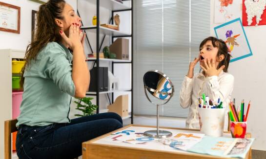 Terapia logopedyczna dla osób z zaburzeniami artykulacji spowodowanymi przez wady zgryzu