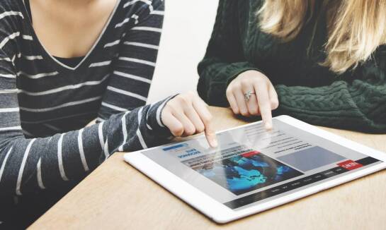 Jakie są najlepsze praktyki w zakresie uzupełniania informacji o firmie na Facebooku?