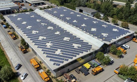 Jakie są kluczowe czynniki wpływające na wybór odpowiedniej lokalizacji dla paneli słonecznych?