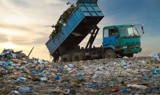 Jakie rodzaje odpadów można skutecznie transportować do zakładów recyklingowych?