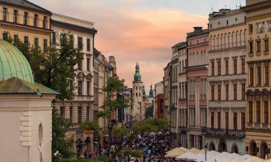 Dlaczego warto wybrać krasiejów pole namiotowe na letni wypoczynek?