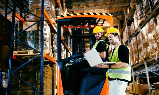 W jakich zastosowaniach najlepiej sprawdzają się elektryczne wózki widłowe?