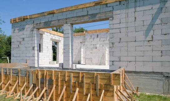 Stan Surowy Zamknięty czy Stan Bazowy – co wybrać przy budowie domu?