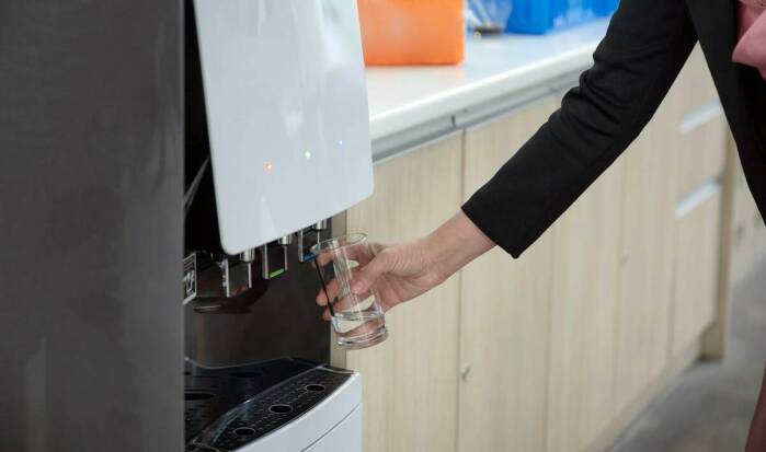 Jaka woda do nawilżacza – porady dla użytkowników systemów uzdatniania wody