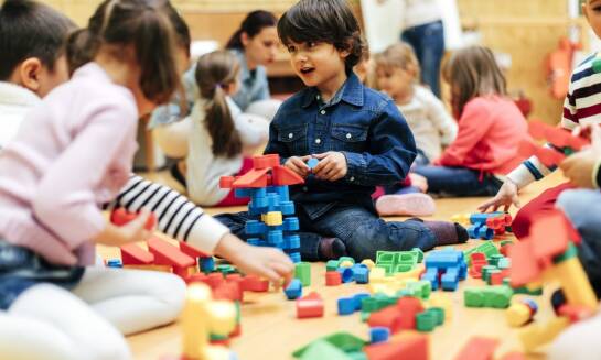 Jak pedagogika Marii Montessori wpływa na rozwój dzieci w Przedszkolu prywatnym Piaseczno?
