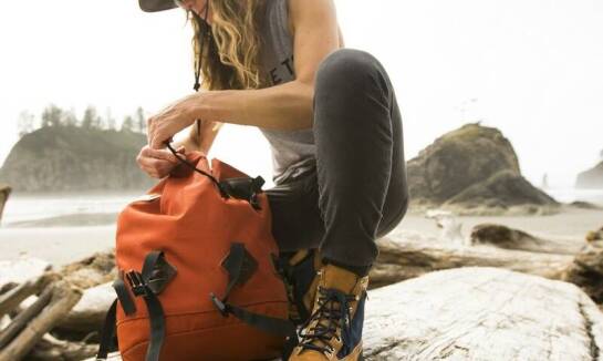 Kalosze damskie dla aktywnych kobiet – jak wybrać model odpowiedni do sportów outdoorowych?