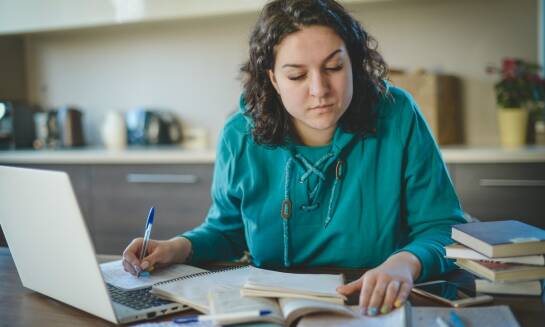 Jak przygotować się do pisania pracy zaliczeniowej w zarządzaniu?
