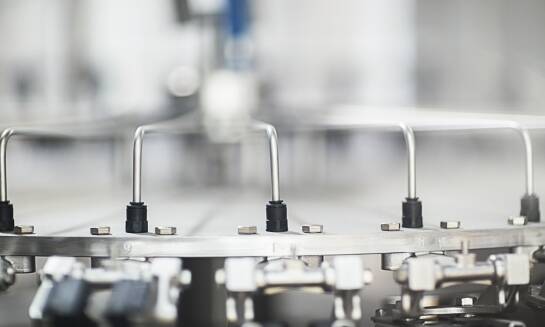 Inwestycje w automatyzację produkcji – klucz do zwiększenia efektywności w branży sanitarnej