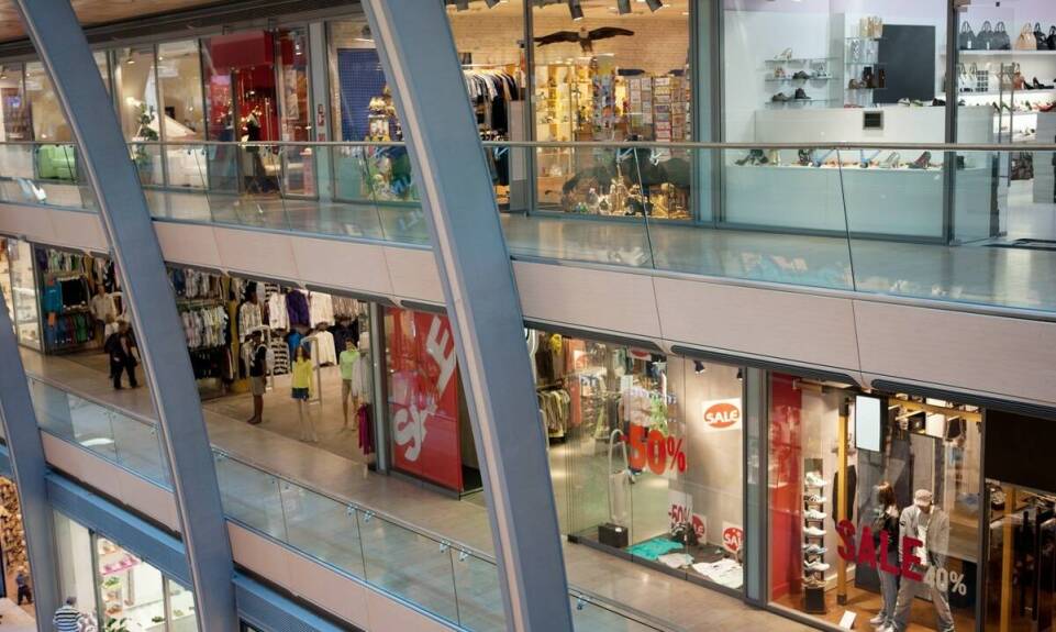 Jak optymalizować przestrzeń sprzedażową dzięki odpowiedniemu montażowi witryn?