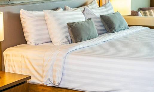 Jakie materiały są najlepsze do produkcji łóżek hotelowych?