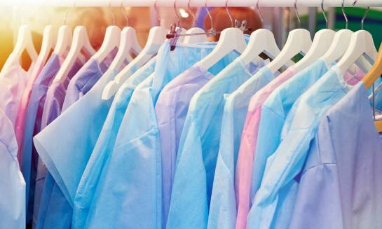 Odzież medyczna a estetyka - jak wyglądać profesjonalnie w pracy?