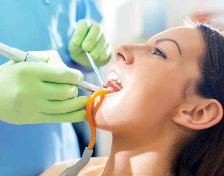 Kiedy warto udać się do stomatologa – jak rozpoznać, że pora na wizytę?