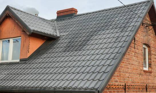 Czym charakteryzuje się solidny dach?
