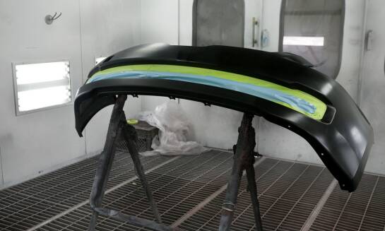 Jak szybko i tanio usunąć niewielkie uszkodzenia lakieru na karoserii?