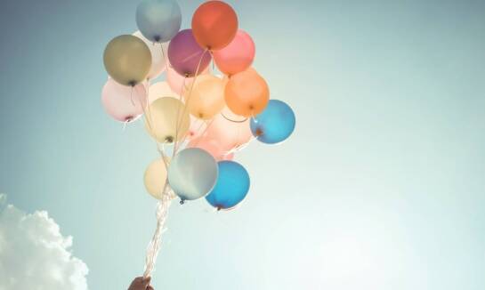 Jakie kolory bukietów balonowych wybrać na imprezę?