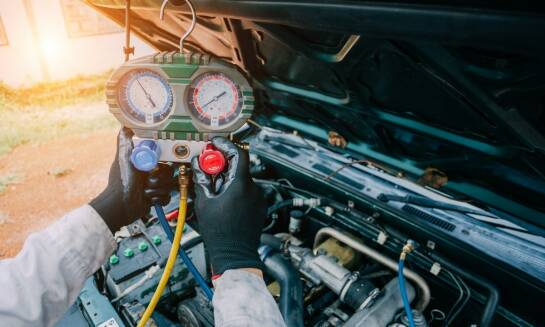Proces naprawy klimatyzacji w aucie - co warto wiedzieć?