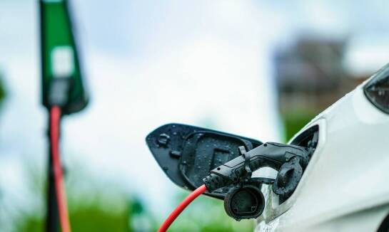 Jakie są trendy w imporcie samochodów elektrycznych do Łodzi?