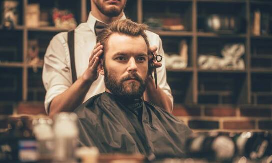 Strzyżenie męskie a moda – jak fryzura wpływa na wizerunek?