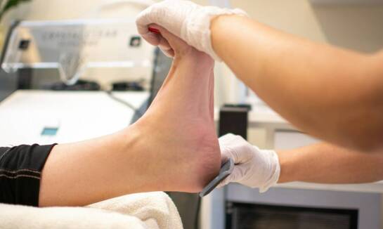 Pedicure leczniczy jako wsparcie w rehabilitacji po urazach stóp