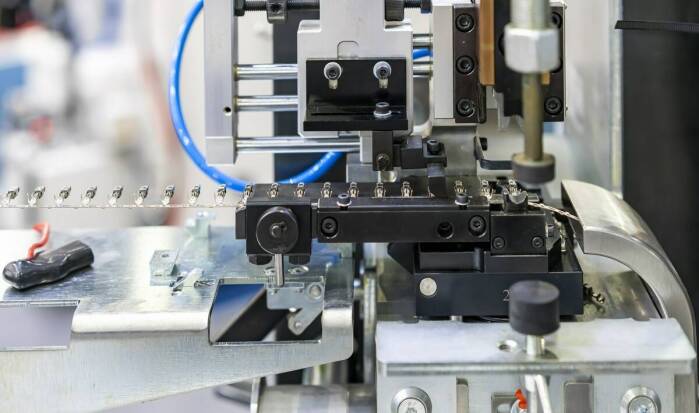 Jakie innowacje technologiczne wpływają na rozwój usług gięcia drutu?