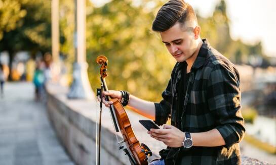 Jakie są zalety nauki gry na skrzypcach w naszej szkole muzycznej?