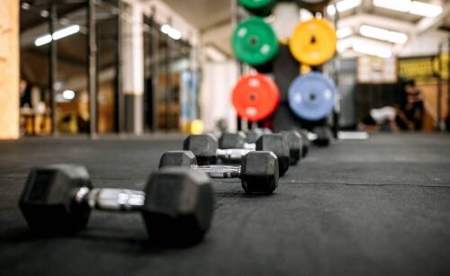 Poręcz do dipów – sprzęt dla profesjonalistów i amatorów fitnessu