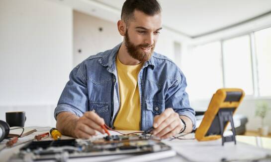 Monter wiązek elektrycznych - na czym polega?