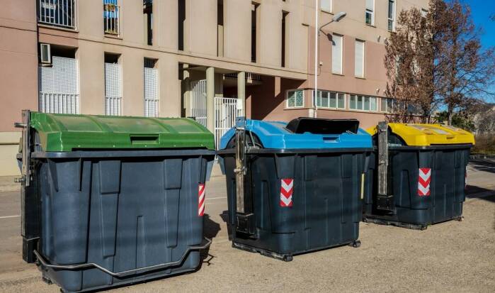 Jakie kontenery na śmieci budowlane są dostępne w Tarnowie?