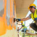 Ekologiczne aspekty montażu płyt warstwowych na dachu