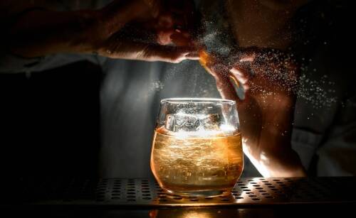 Jak zorganizować niezapomniane przyjęcie z barmanem w Świętokrzyskiem?