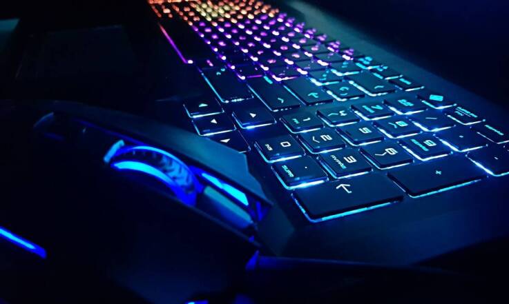 Laptopy gamingowe z dedykowanymi kartami graficznymi – co warto wiedzieć?