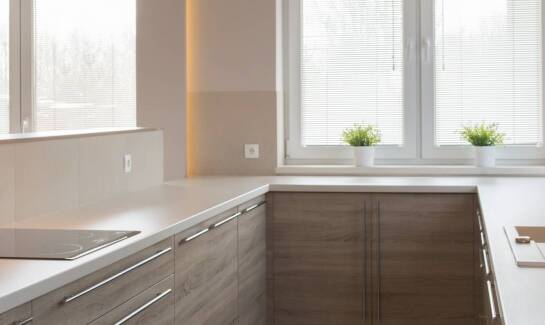 Kosz na śmieci jako element dekoracyjny – jak go wyeksponować?