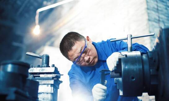 Jak wybrać najlepsze usługi tokarskie? Porady