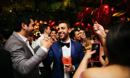 Jakie dodatkowe atrakcje można połączyć z męskim striptizem w Krakowie?