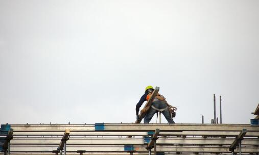 Kluczowe aspekty bezpieczeństwa przy montażu balkonów dostawnych: co warto wiedzieć?