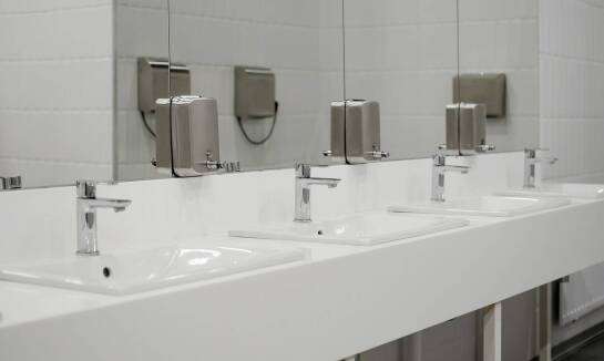 Dlaczego warto inwestować w nowoczesne rozwiązania, takie jak automatyczne podajniki papieru toaletowego?