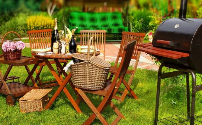 Co wyróżnia grill węglowy prostokątny spośród innych modeli?