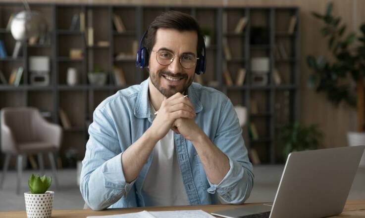 Jakie są wyzwania podczas tłumaczenia ustnego z rosyjskiego na polski online?