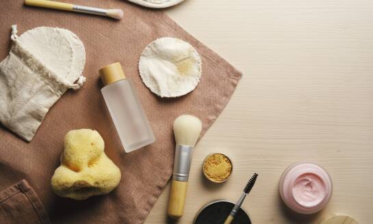 Różnice między produktami do opalania natryskowego a samoopalaczami – co wybrać?