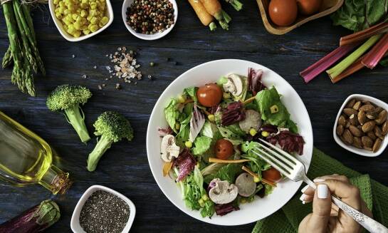 Jakie są korzyści płynące z regularnego korzystania z cateringu dietetycznego?