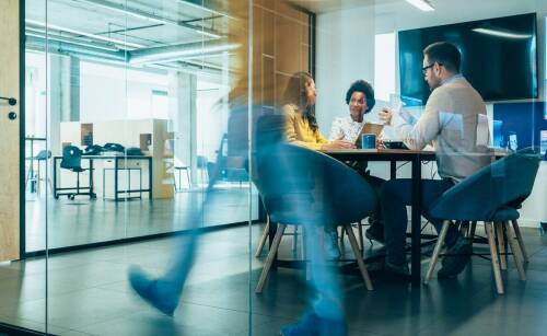 Wykorzystanie nowoczesnych technologii do monitorowania przestrzegania zasad bhp