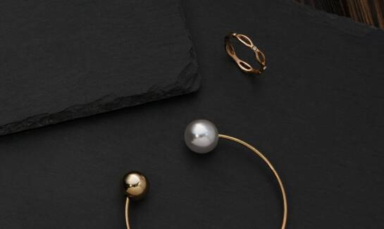 Złote bransoletki na rękę damskie – idealne dla kobiet ceniących luksus