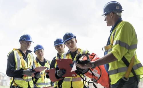 Zastosowanie nowoczesnych technologii w szkoleniach BHP – co warto wiedzieć?