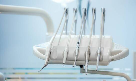 Cennik usług stomatologicznych – co warto wiedzieć przed wizytą u dentysty?