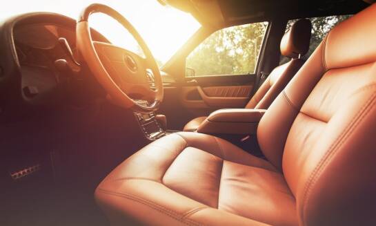 Wygodne fotele i klimatyzacja w pojazdach firmy przewozowej: komfort na pierwszym miejscu