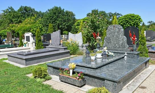 Jakie materiały są najczęściej wykorzystywane do produkcji nagrobków?